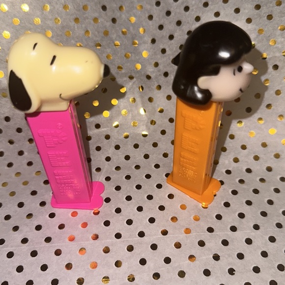 Snoopy & Lucy PEZ Candy Dispenser, Footed. - Picture 2 of 4